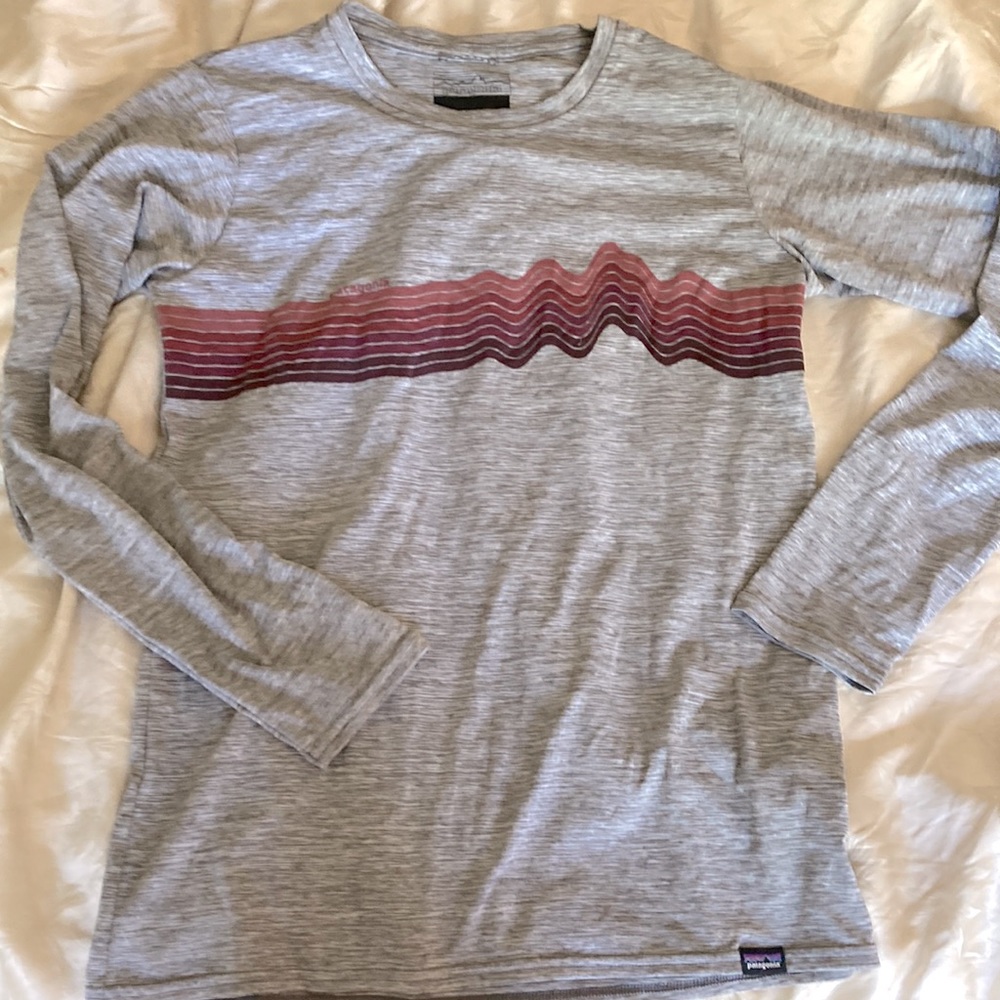 Patagonia XS light weight long sleeve layer.